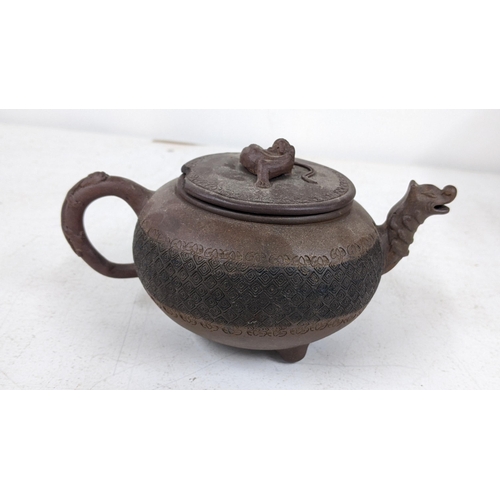 220 - A Chinese Yixing terracotta teapot, the bulbous body having incised repeating Grecian key design 9.5... 