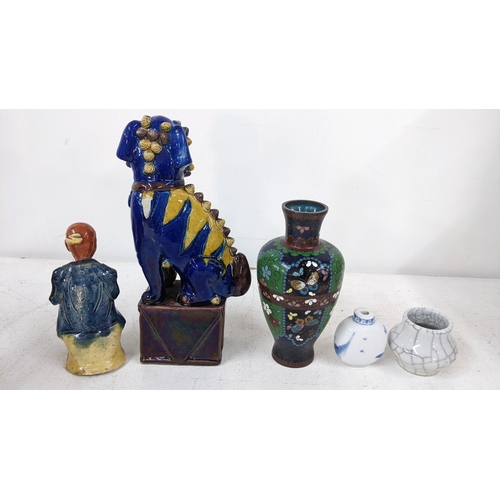 224 - A mixed lot to include a Japanese cloisonne vase, Chinese blue and white snuff bottle, Chinese crack... 