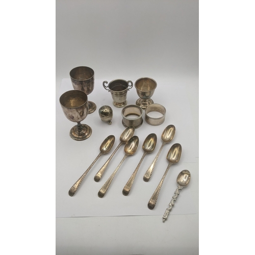 140 - A mixed lot of mostly silver items to include two napkin rings, two egg cups, silver spoon 138.1g, t... 