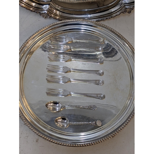 341 - Silver plated items to include two silver plates and a small selection of EPNS cutlery
Location: 11.... 