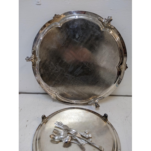 341 - Silver plated items to include two silver plates and a small selection of EPNS cutlery
Location: 11.... 