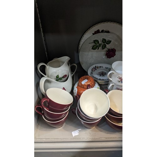 266 - A mixed lot to include a J&L Meakin part tea service, silver plated basket, cutler and other items
L... 