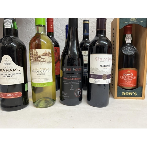 38 - Eight mixed red and white wines, a single bottle of Dows Port and presentation case with six Banfi w... 