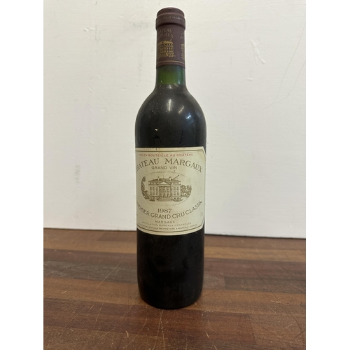 70 - A single bottle of Chateau Margaux Grand Vin Premier Grand Cru Classe 1987, vintage 75cl
Location:
I... 