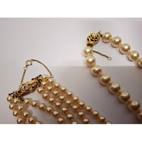 59 - A Majolica simulated 3-strand pearl necklace with silver gilt clasp stamped 925 with 3 inset crystal... 