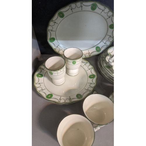 362 - Royal Doulton Countess pattern part tea/dinner service to include serving platter, milk jug, butter ... 