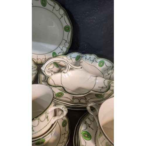 362 - Royal Doulton Countess pattern part tea/dinner service to include serving platter, milk jug, butter ... 