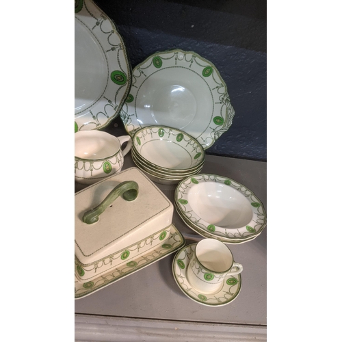 362 - Royal Doulton Countess pattern part tea/dinner service to include serving platter, milk jug, butter ... 