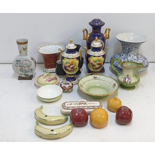 423 - A mixed lot of ceramics to include an early 20th century Japanese vase, a Portuguese blue and white ... 