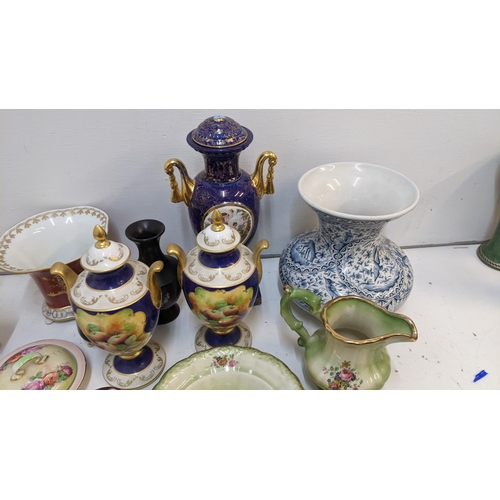 423 - A mixed lot of ceramics to include an early 20th century Japanese vase, a Portuguese blue and white ... 