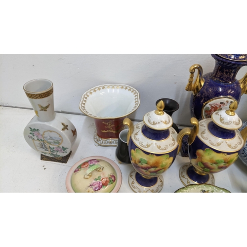 423 - A mixed lot of ceramics to include an early 20th century Japanese vase, a Portuguese blue and white ... 