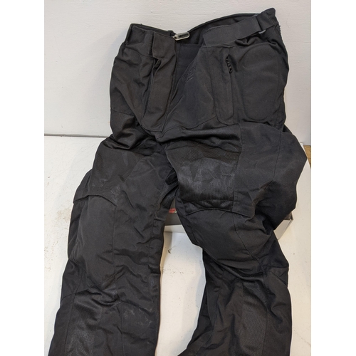 351 - A pair of Sidi size 44 9.5 UK size, a Weise Size M jacket and trousers
Location: RAF
If there is no ... 