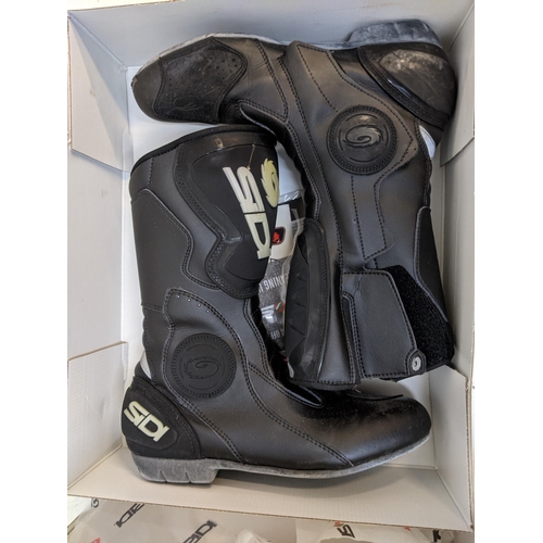 351 - A pair of Sidi size 44 9.5 UK size, a Weise Size M jacket and trousers
Location: RAF
If there is no ... 