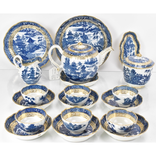 511 - A late 18th century Caughley 'Pagoda' pattern tea service, circa 1785, consisting of a teapot and st... 