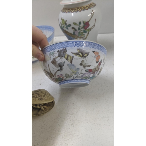 469 - A mixed lot to include Chinese eggshell porcelain and a famille rose lidded jar, and other items
Loc... 