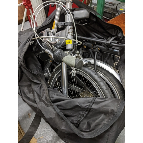 484 - A Giant Halfway folding bicycle Location: G
If there is no condition report shown, please request