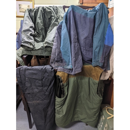 488 - Fishing attire to include a pair of Sundridge wading trousers, Relio sleeveless jacket 5XL, a Champi... 