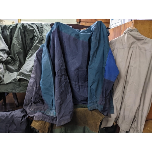 488 - Fishing attire to include a pair of Sundridge wading trousers, Relio sleeveless jacket 5XL, a Champi... 