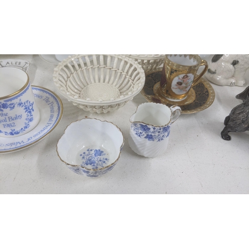 510 - Mixed ceramics and collectables to include a 1904 Royal Worcester flat back, Wedgwood commemorative ... 