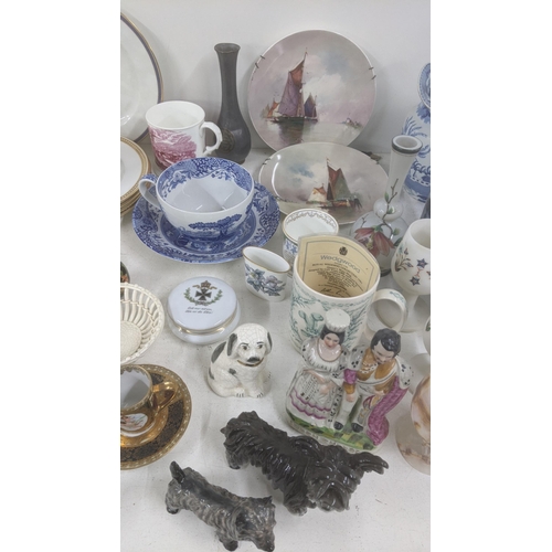 510 - Mixed ceramics and collectables to include a 1904 Royal Worcester flat back, Wedgwood commemorative ... 