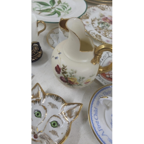 510 - Mixed ceramics and collectables to include a 1904 Royal Worcester flat back, Wedgwood commemorative ... 