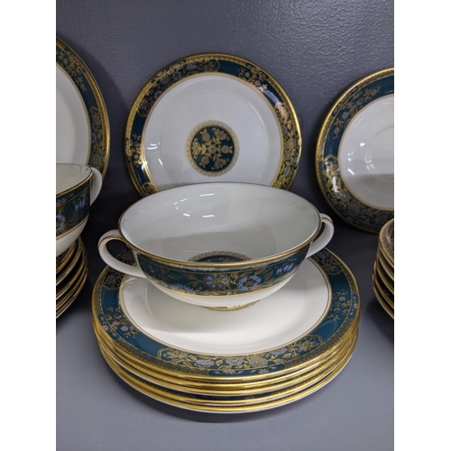 521 - A Royal Doulton Carlyle pattern dinner service to include six dinner plates, smaller plates, side pl... 