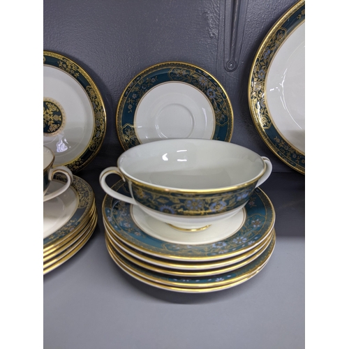 521 - A Royal Doulton Carlyle pattern dinner service to include six dinner plates, smaller plates, side pl... 