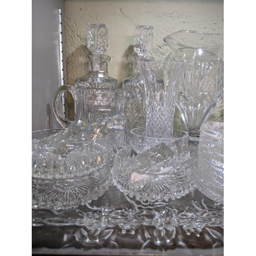 524 - A collection of glassware to include decorative plates, drinking glasses, decanters, serving jugs, b... 