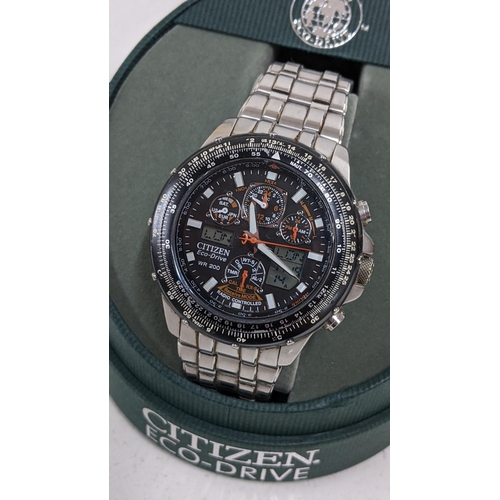 302 - A boxed Citizen Eco-Drive WR200 Radio controlled gents chronograph wristwatch
Location: cab
If there... 