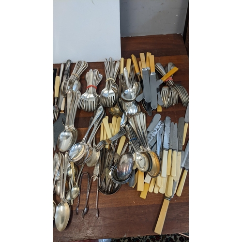 433 - A selection of silver plated cutlery, together with two boxed sets of silver handled knives, and thr... 