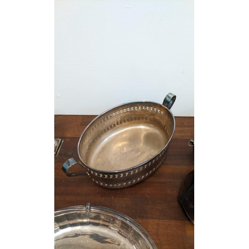 435 - A mixed lot of silver plate to include a matching tea service and other items Location: RAM
If there... 