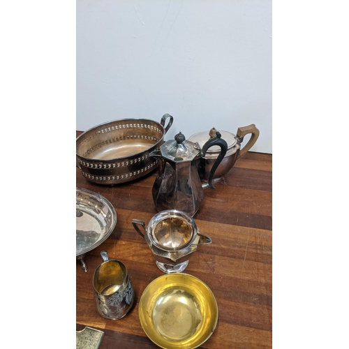 435 - A mixed lot of silver plate to include a matching tea service and other items Location: RAM
If there... 