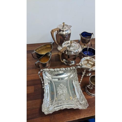 435 - A mixed lot of silver plate to include a matching tea service and other items Location: RAM
If there... 