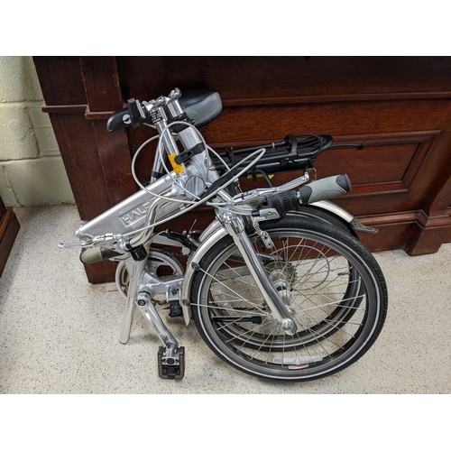 483 - A Giant Halfway folding bicycle 
Location: G
If there is no condition report shown, please request