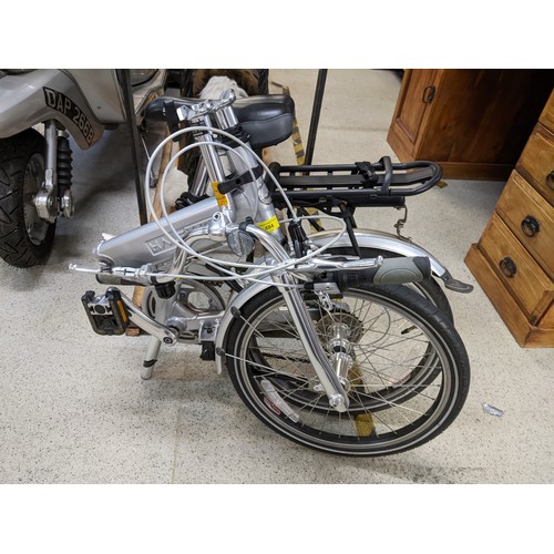 484 - A Giant Halfway folding bicycle Location: G
If there is no condition report shown, please request