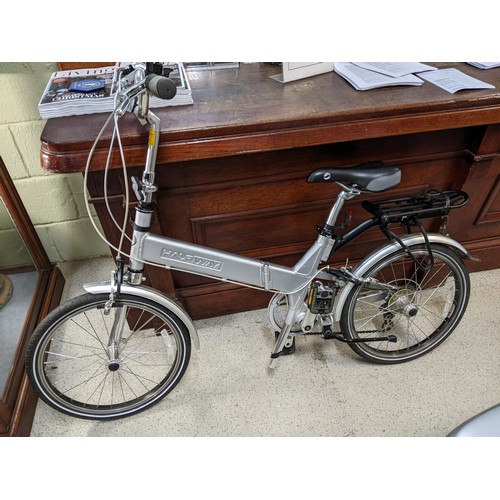 484 - A Giant Halfway folding bicycle Location: G
If there is no condition report shown, please request