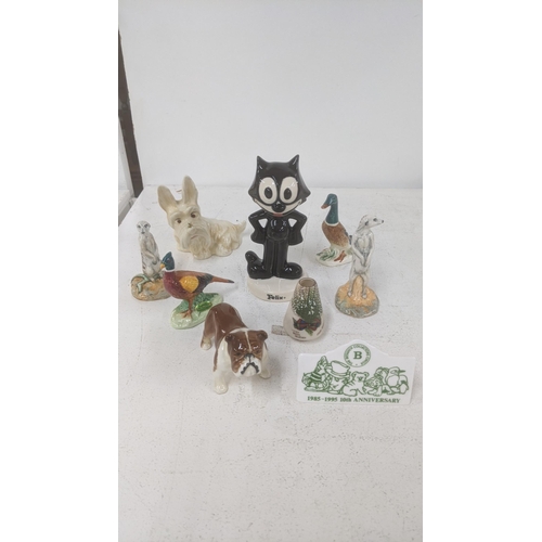 537 - A mixed lot of ceramic sculptures to include Beswick cat 'Felix', along with two Beswick meerkats, b... 