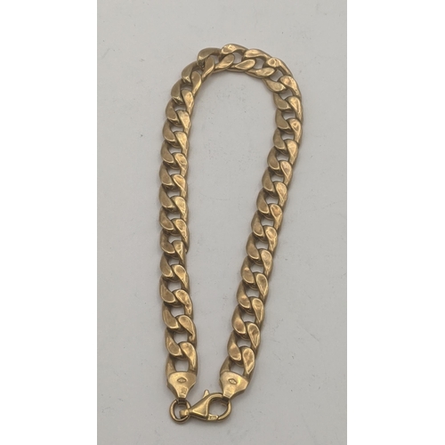 33 - A 9ct yellow gold curb link bracelet, 20cm long, link width approx 6.7mm, 7.9g
Location:CAB1
If ther... 