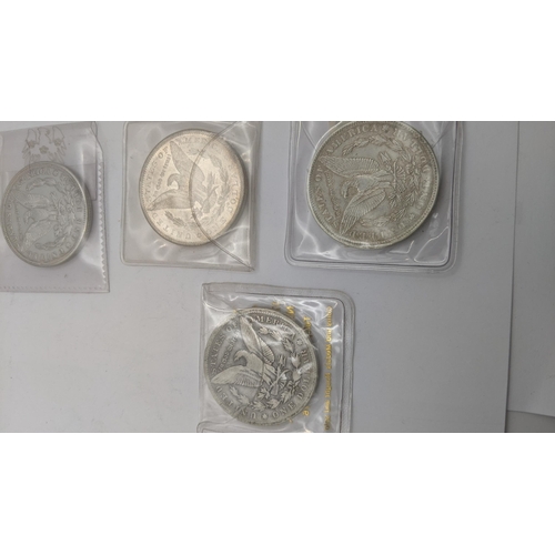 68 - A group of American silver coinage comprising 8 Morgan dollars, 1884, 1921, 1883 and others together... 