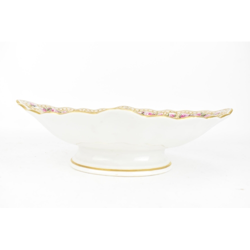 101 - A late 18th century Derby lobed serving dish, circa 1787-90, pattern 129, painted with pink roses re... 