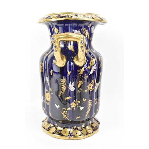 25 - An early 19th century Masons twin handled vase, with mazarine-blue ground, painted in an oriental st... 