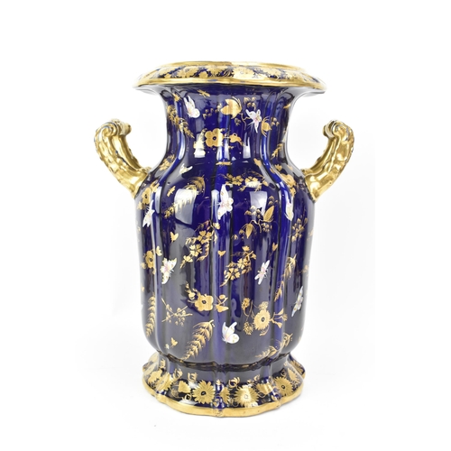 25 - An early 19th century Masons twin handled vase, with mazarine-blue ground, painted in an oriental st... 