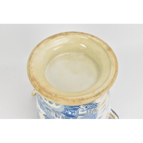 32 - An early 19th century Masons bone china fruit cooler, circa 1810, blue and white transfer-printed, i... 