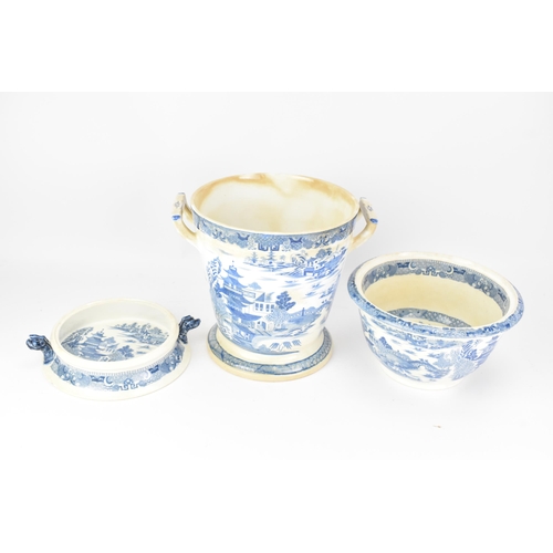 32 - An early 19th century Masons bone china fruit cooler, circa 1810, blue and white transfer-printed, i... 