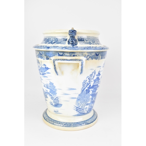 32 - An early 19th century Masons bone china fruit cooler, circa 1810, blue and white transfer-printed, i... 