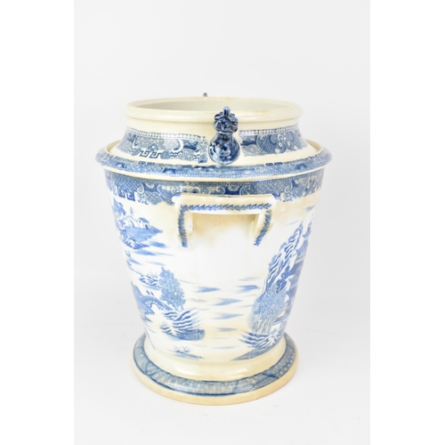 32 - An early 19th century Masons bone china fruit cooler, circa 1810, blue and white transfer-printed, i... 