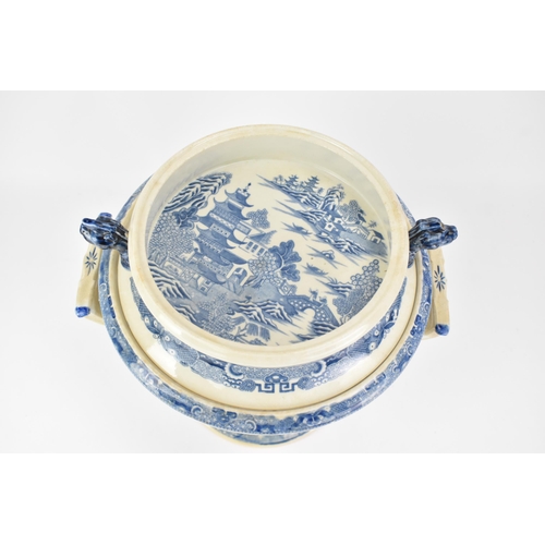 32 - An early 19th century Masons bone china fruit cooler, circa 1810, blue and white transfer-printed, i... 