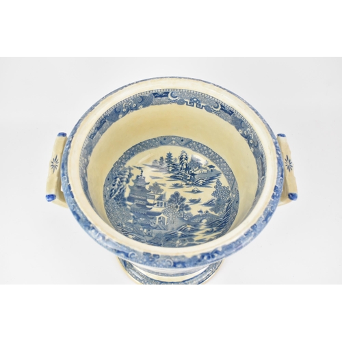 32 - An early 19th century Masons bone china fruit cooler, circa 1810, blue and white transfer-printed, i... 