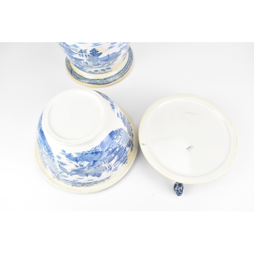 32 - An early 19th century Masons bone china fruit cooler, circa 1810, blue and white transfer-printed, i... 