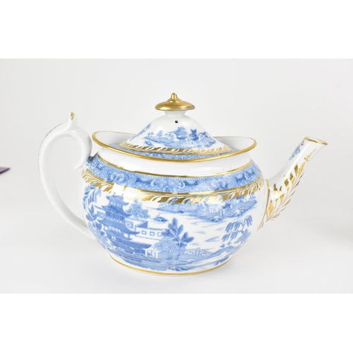 7 - A collection of early 19th century Masons porcelain, to include a tea-pot, circa 1805-10, of standar... 